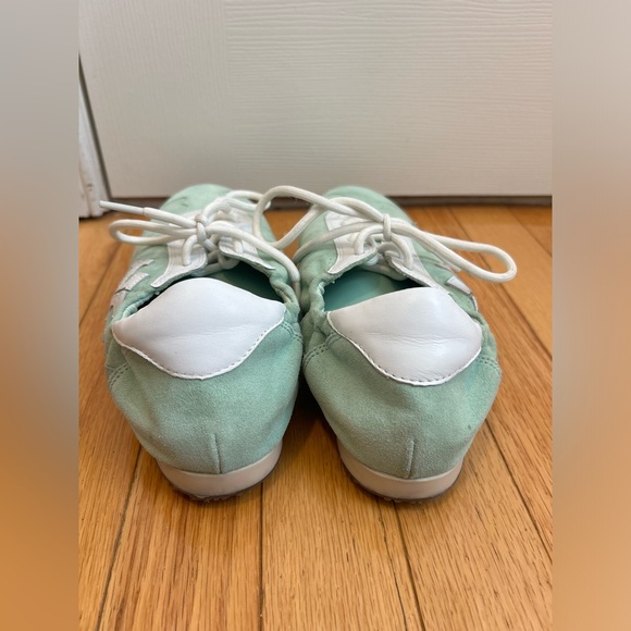 Tory Burch chip pint logo sneakers
Size 8 - Picture 4 of 7